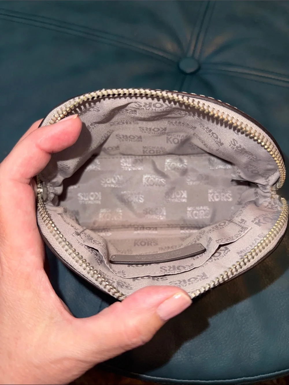 Michael Kors make up case in grey saffiano leather